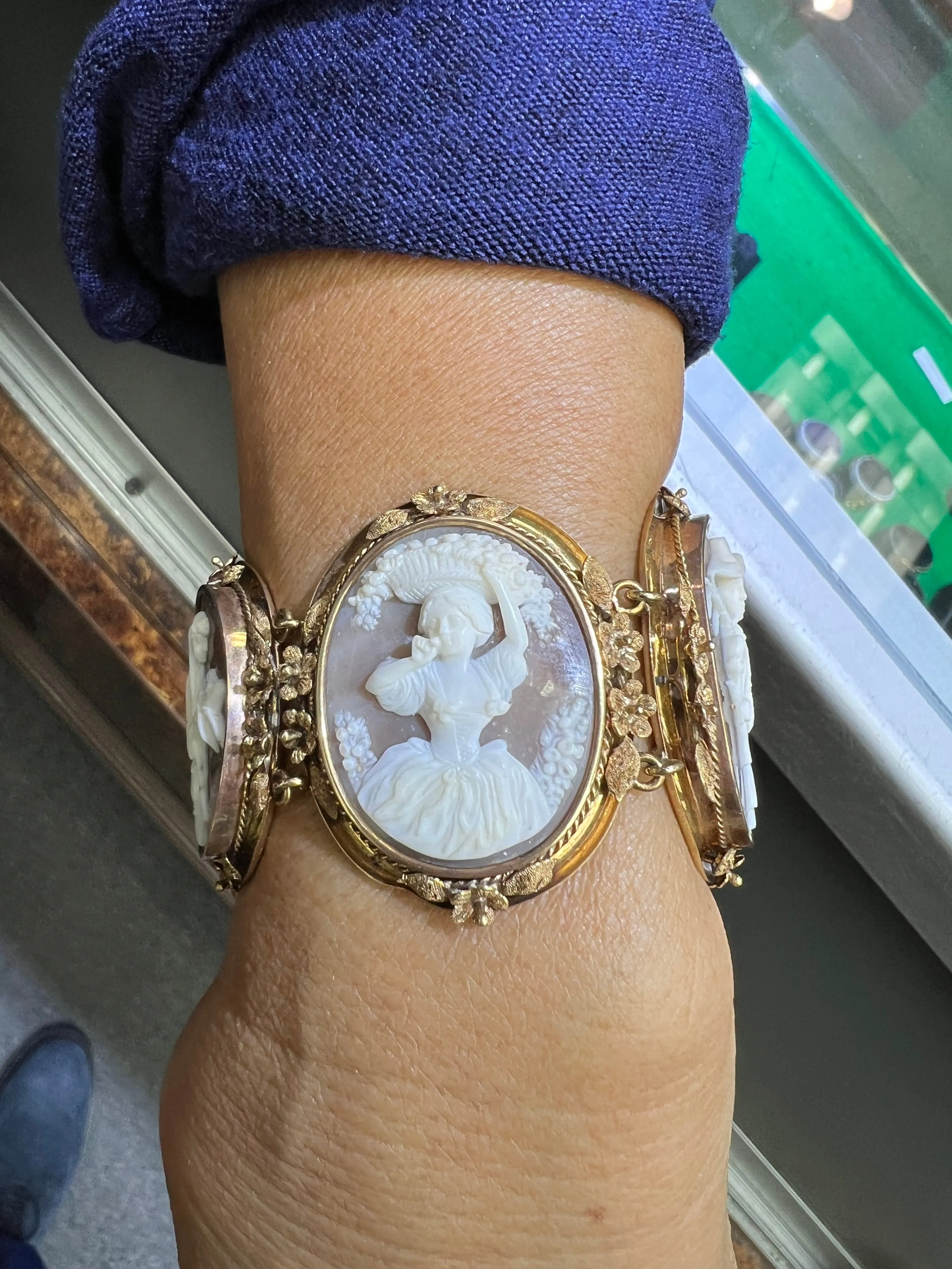 1890s Victorian Five Sardonyx Shell Cameo Gold Bracelet