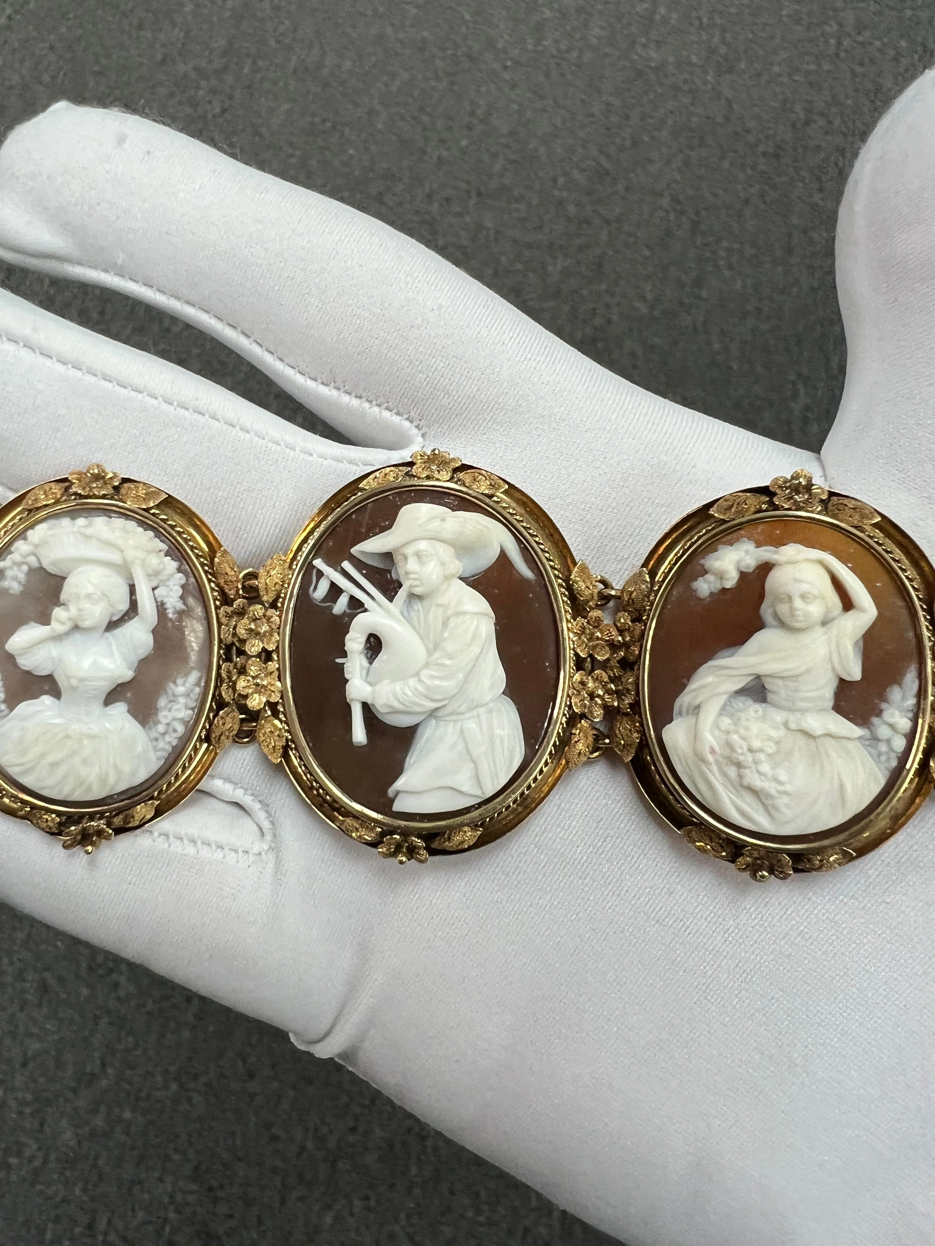 1890s Victorian Five Sardonyx Shell Cameo Gold Bracelet
