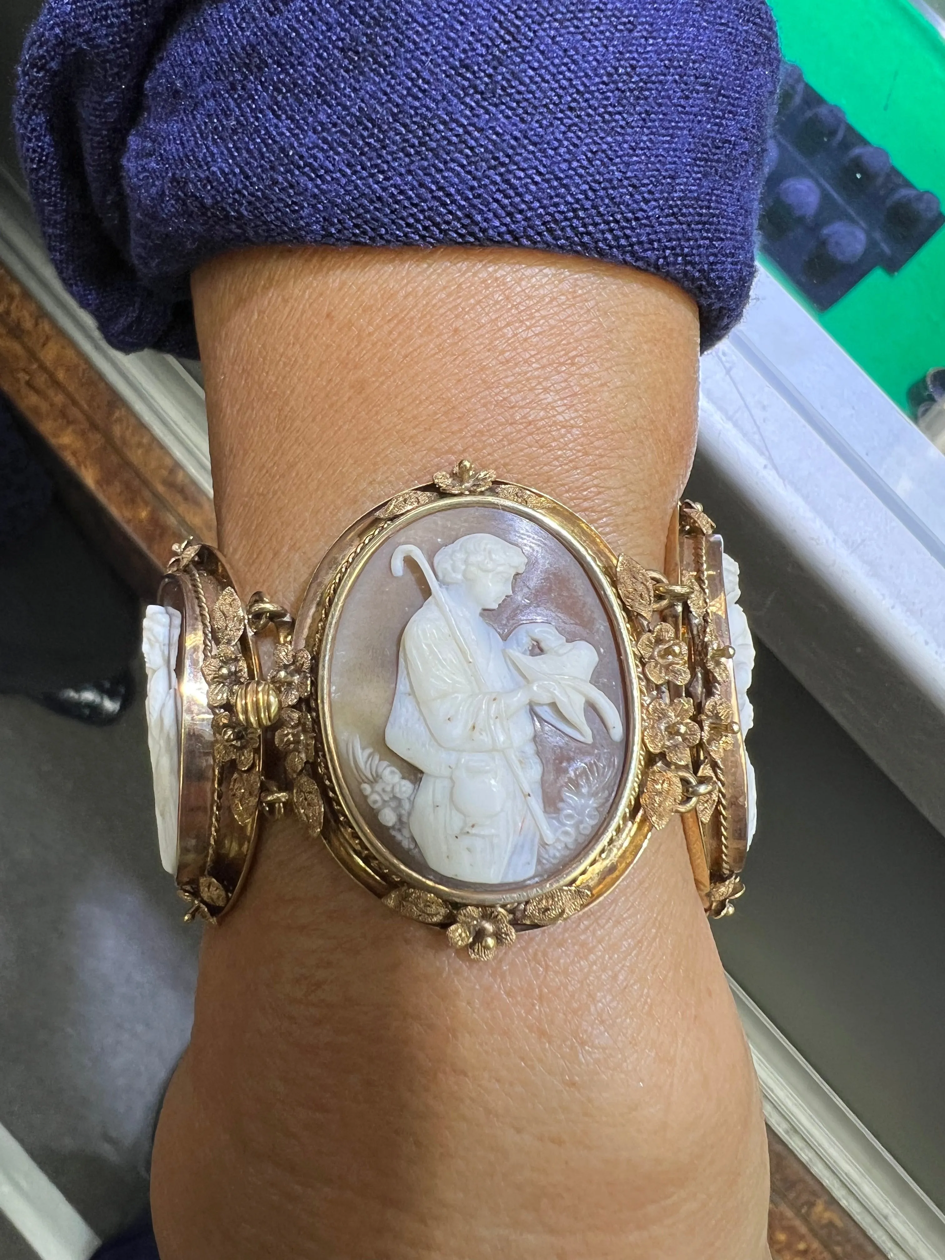 1890s Victorian Five Sardonyx Shell Cameo Gold Bracelet