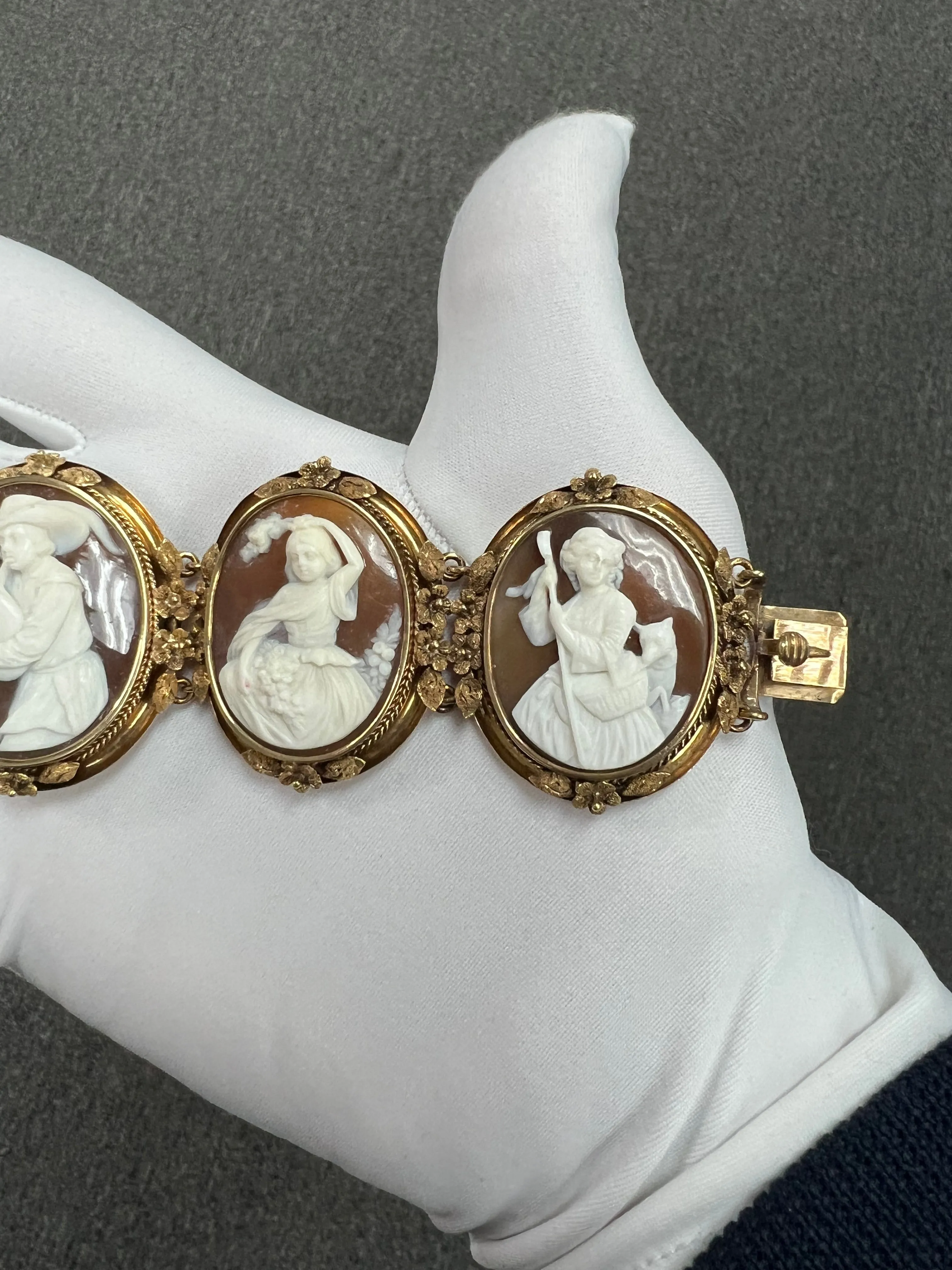 1890s Victorian Five Sardonyx Shell Cameo Gold Bracelet