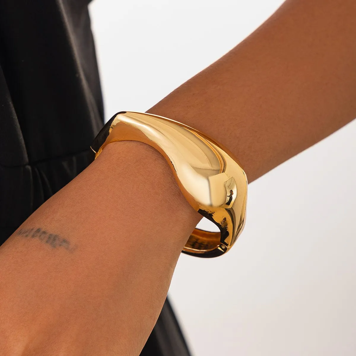 Abstract Liquid Flow Water Glossy Bangle Bracelet
