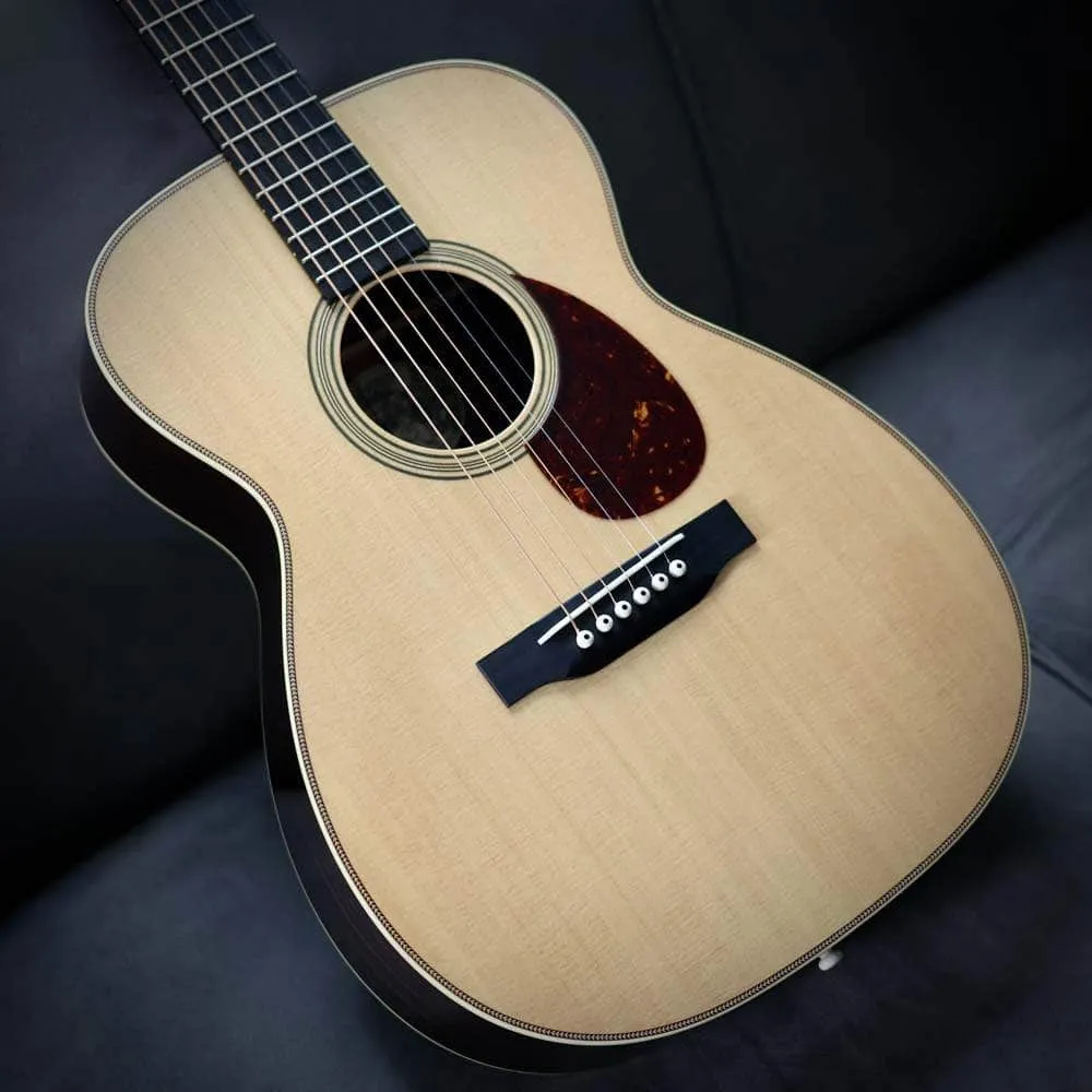 Collings 002H-T 14 Fret Traditional Package