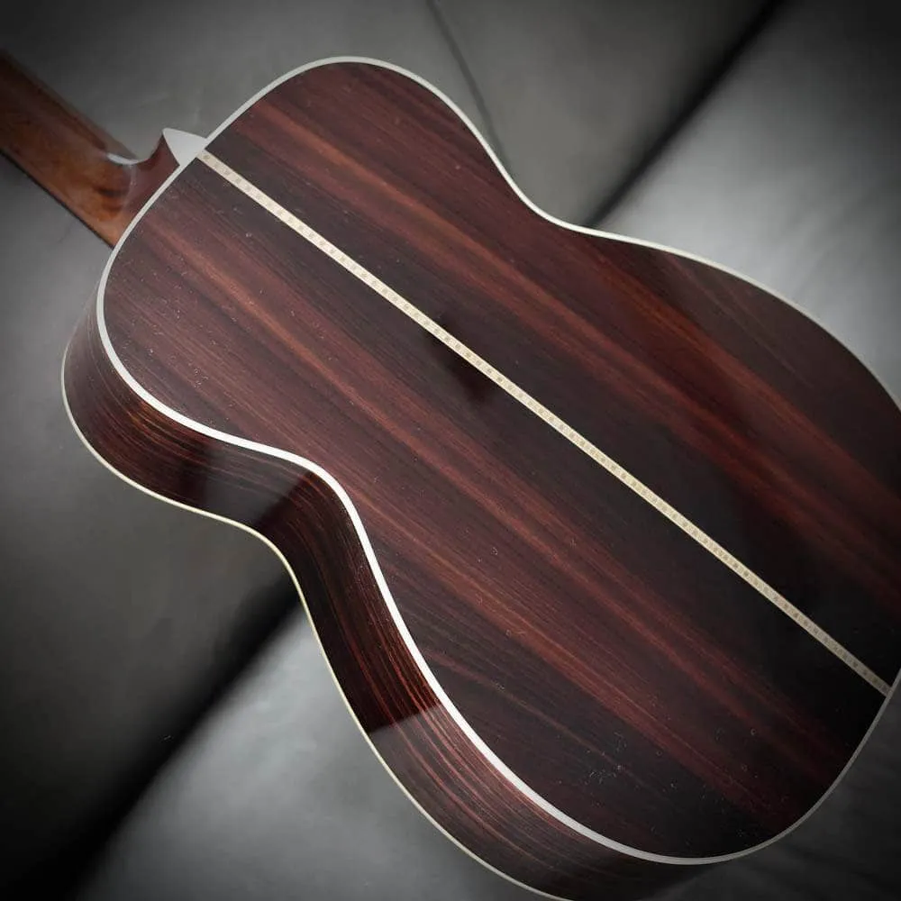 Collings 002H-T 14 Fret Traditional Package