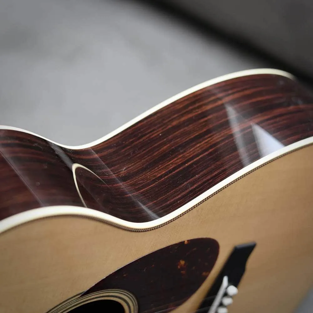 Collings 002H-T 14 Fret Traditional Package