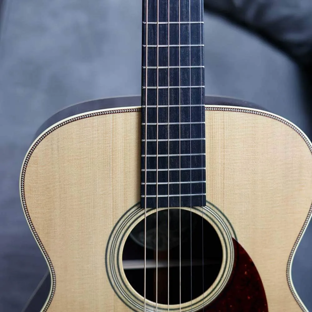 Collings 002H-T 14 Fret Traditional Package