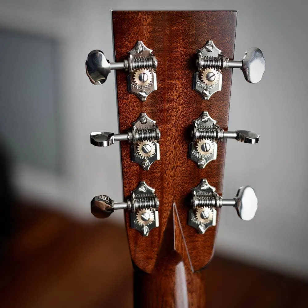Collings 002H-T 14 Fret Traditional Package