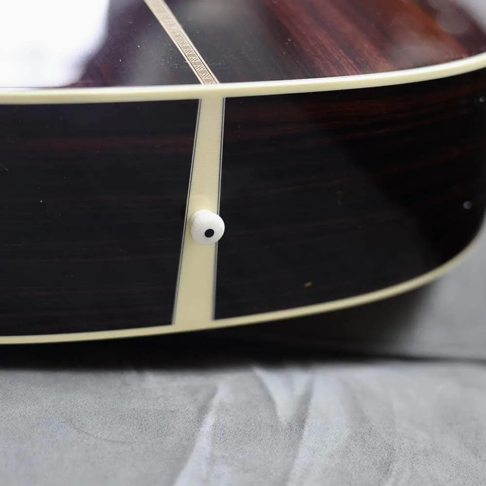 Collings 002H-T 14 Fret Traditional Package