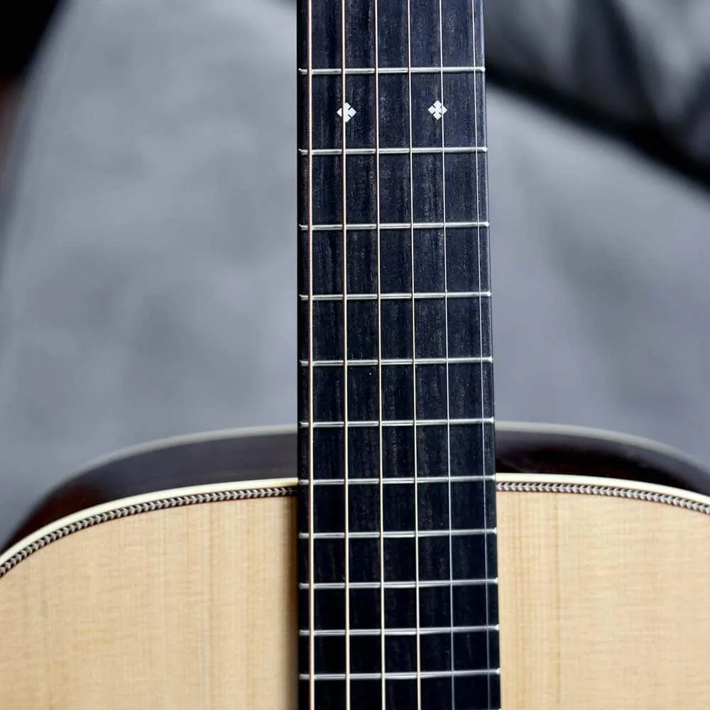 Collings 002H-T 14 Fret Traditional Package