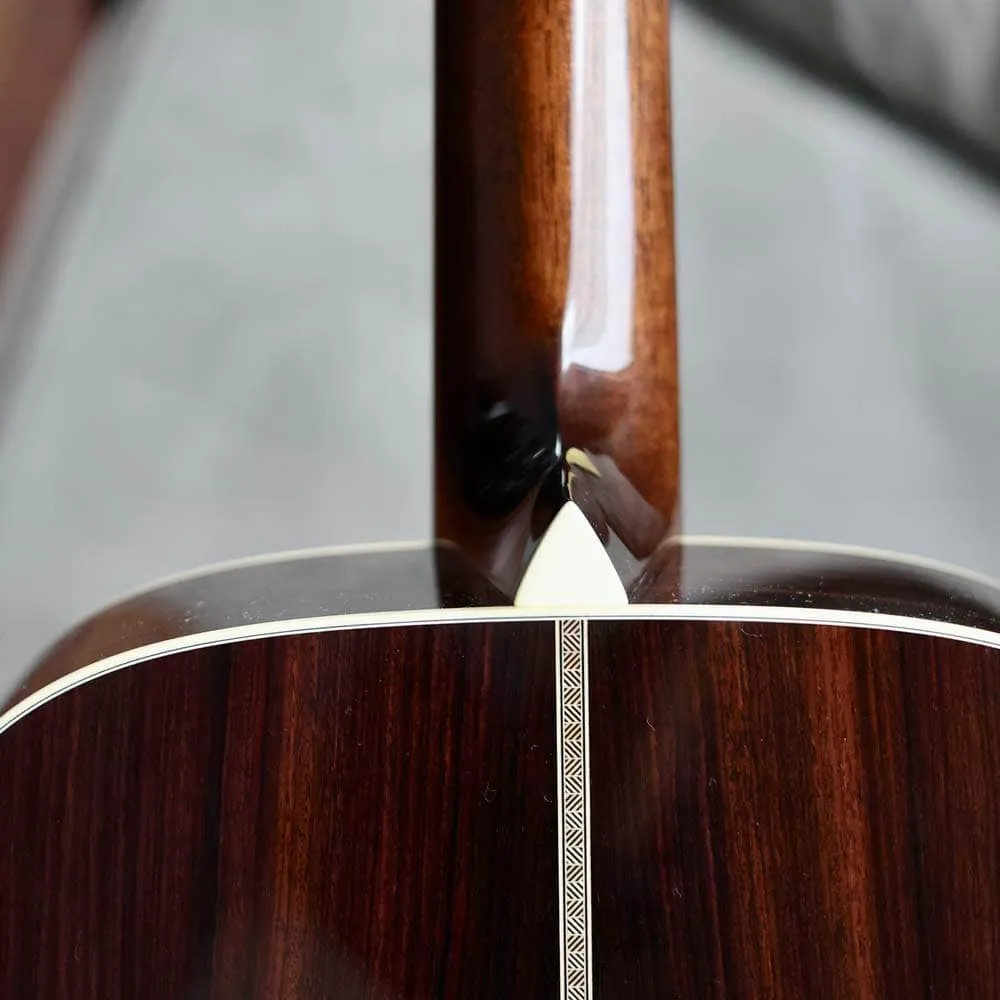 Collings 002H-T 14 Fret Traditional Package