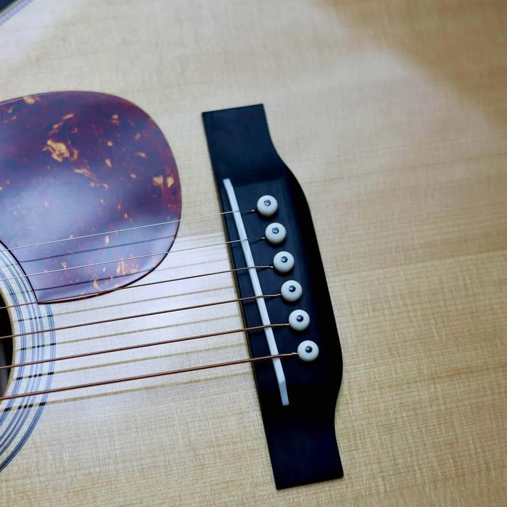 Collings 002H-T 14 Fret Traditional Package