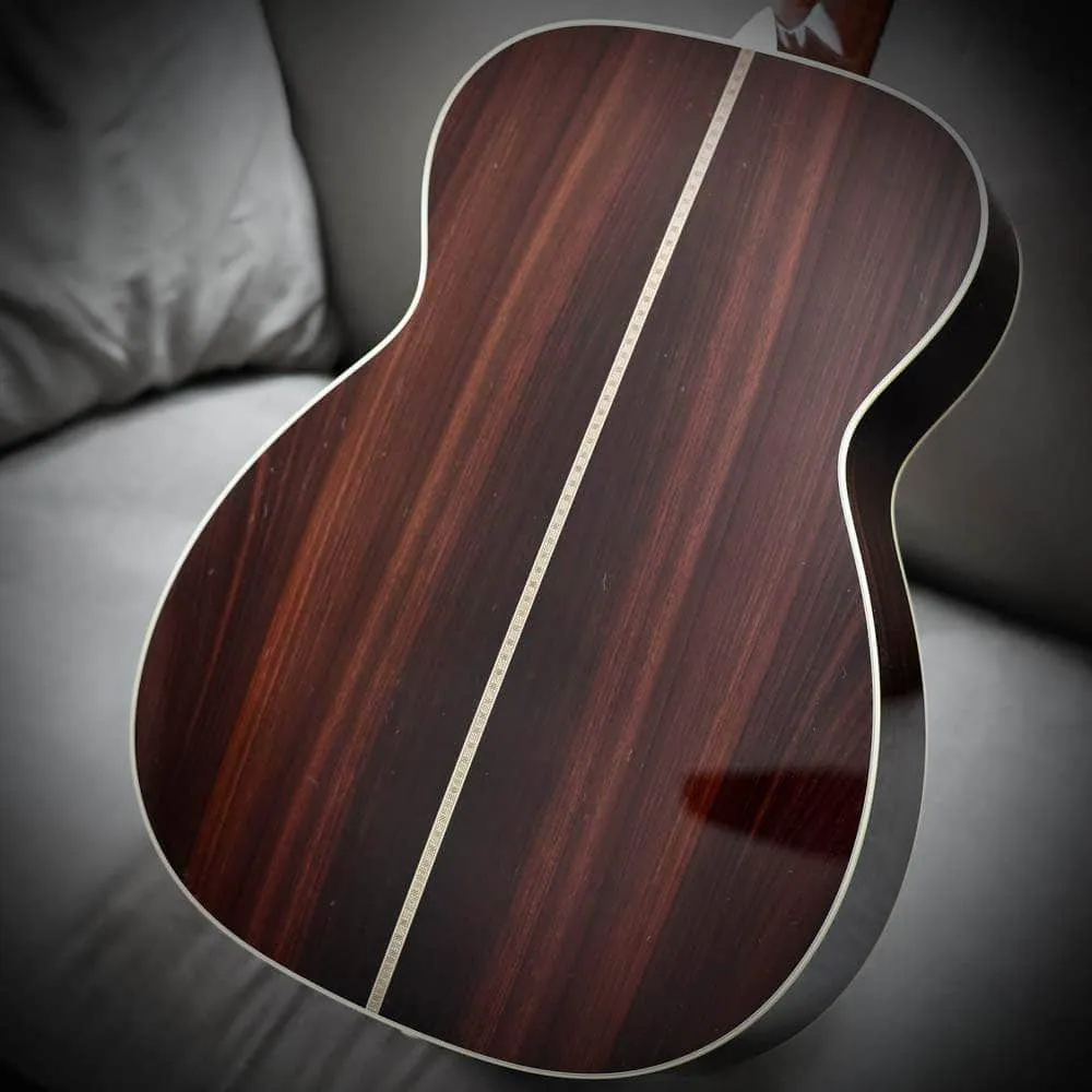 Collings 002H-T 14 Fret Traditional Package