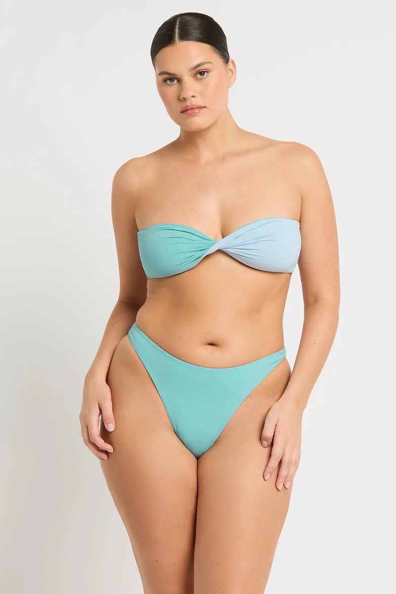Crista Brief
