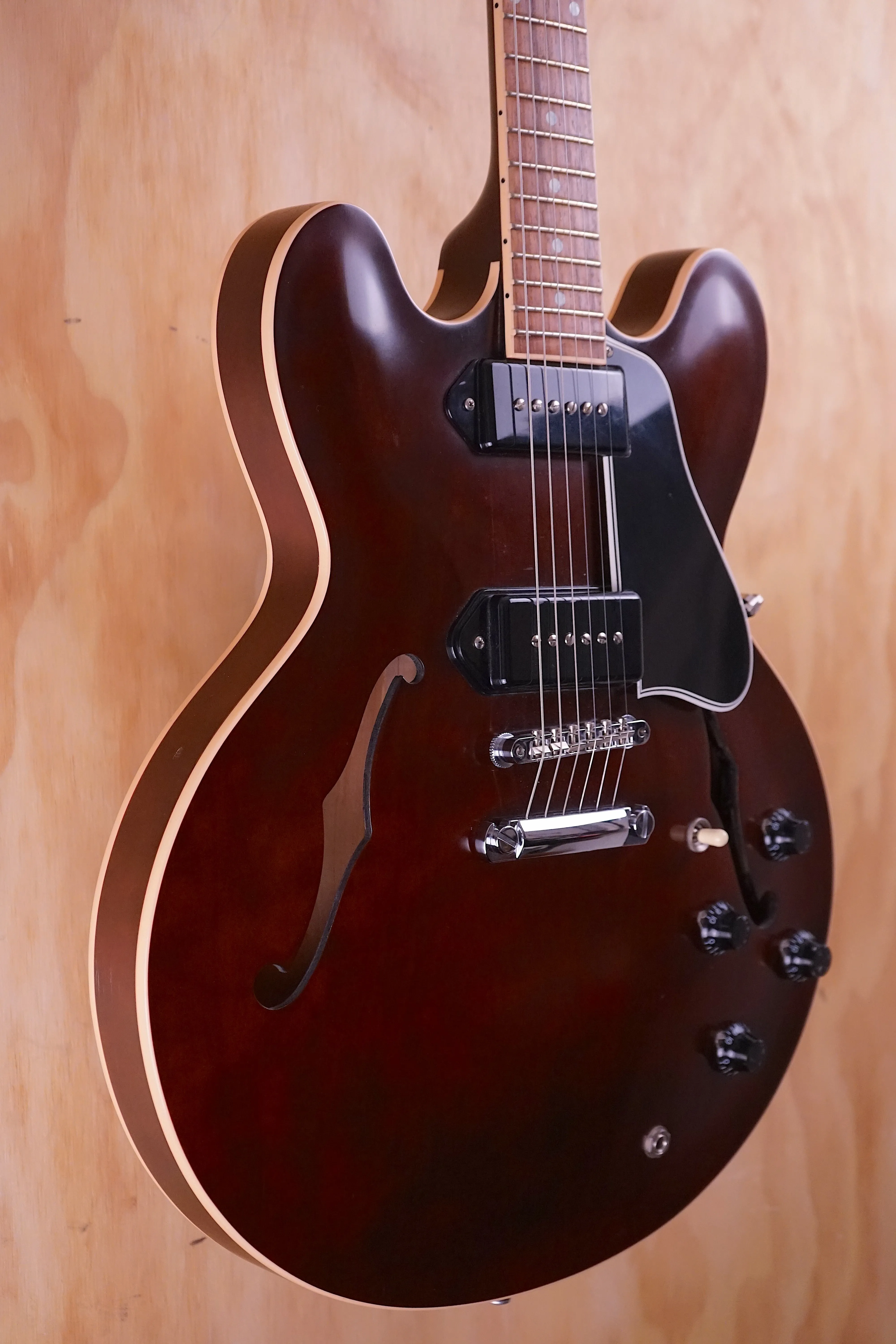 Gibson ES-335 with P90s in Walnut, USED
