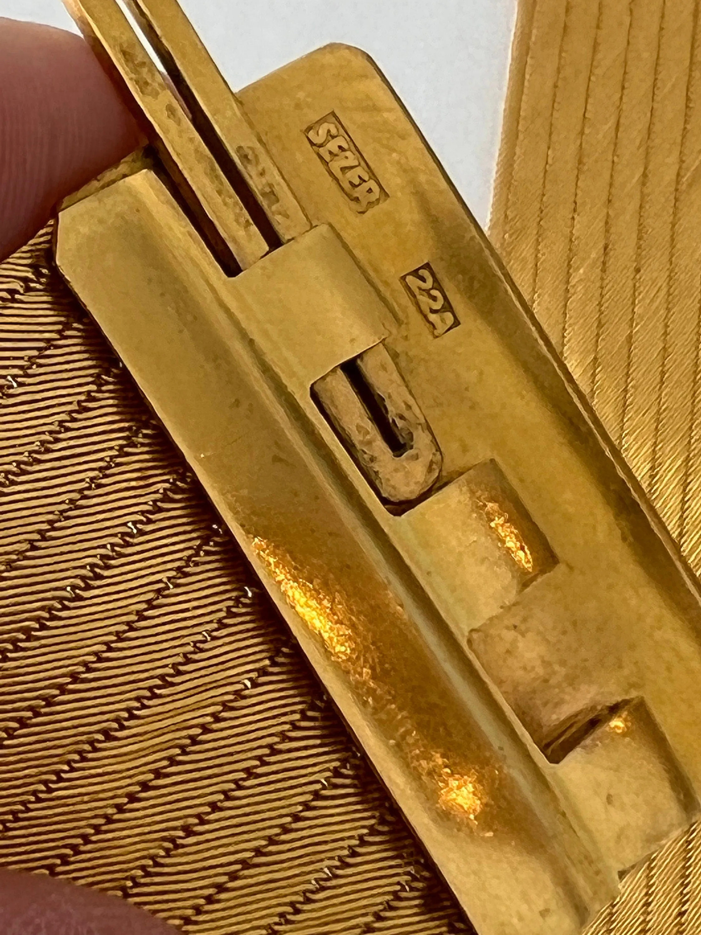 Gorgeous Vintage Pair of 22K Yellow Gold Ribbon Bracelets.