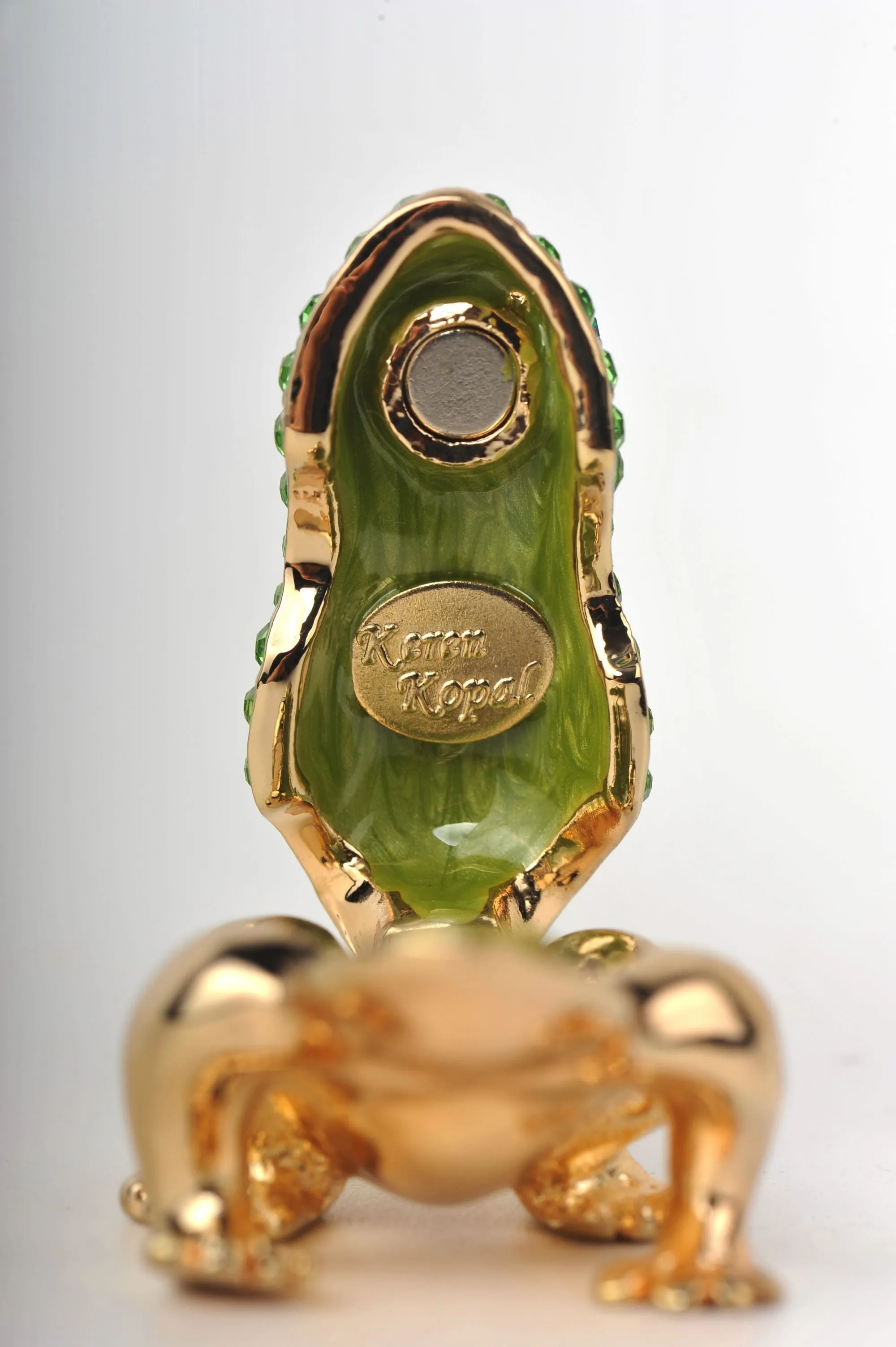 Green and Gold Sitting Toad