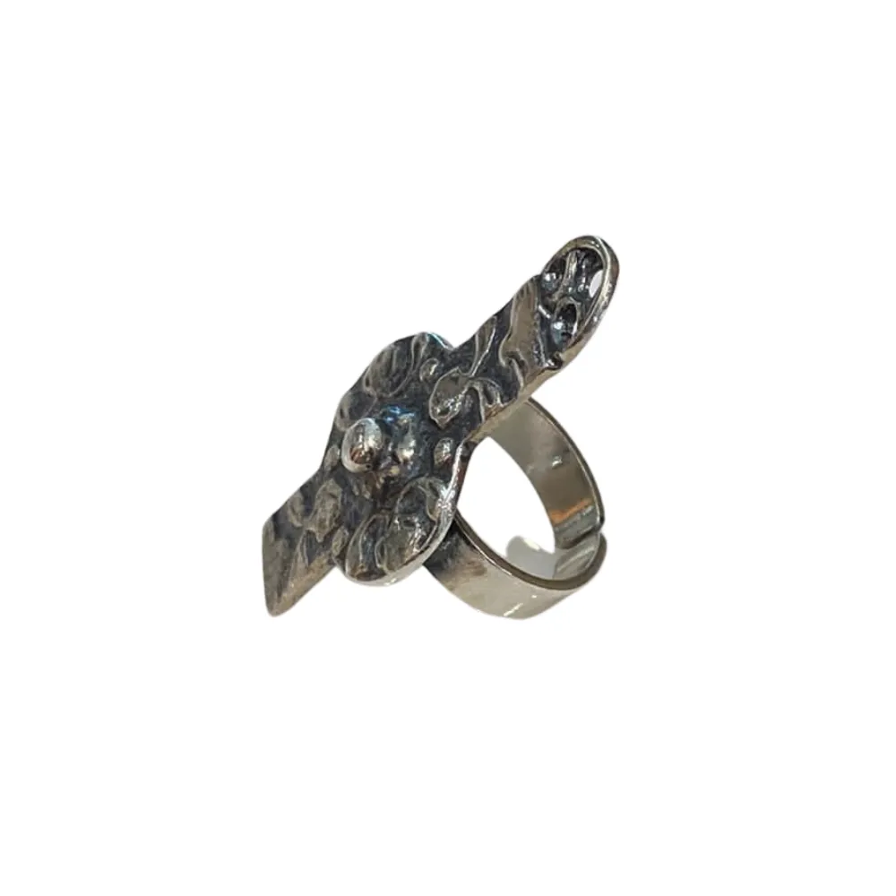 In Yan ring: Falos