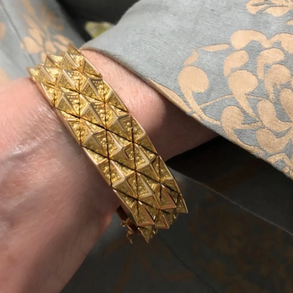 Italian 1960s 18 Karat Yellow Gold Pyramidal Link Bracelet