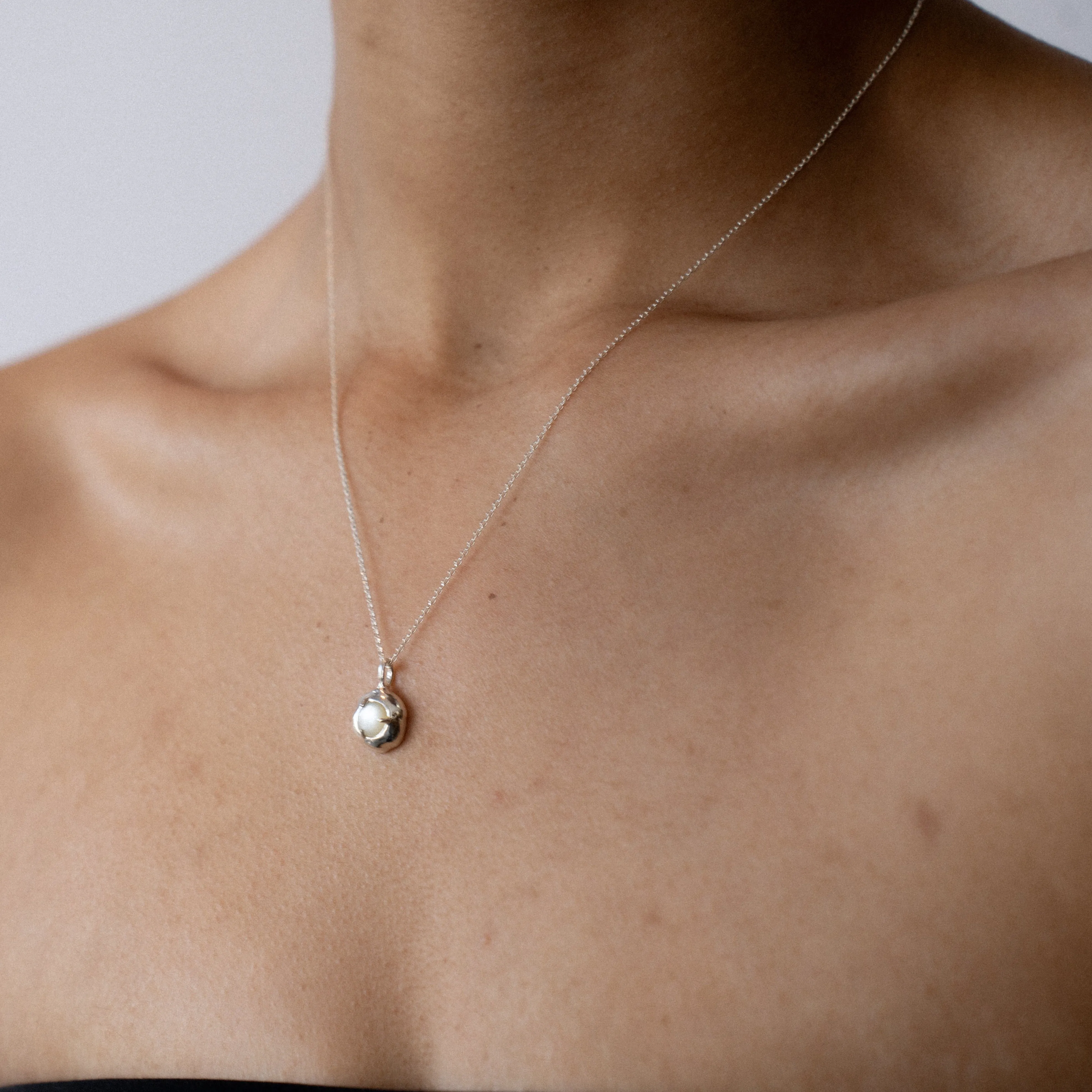 Keeper Necklace | Silver   Mother of Pearl