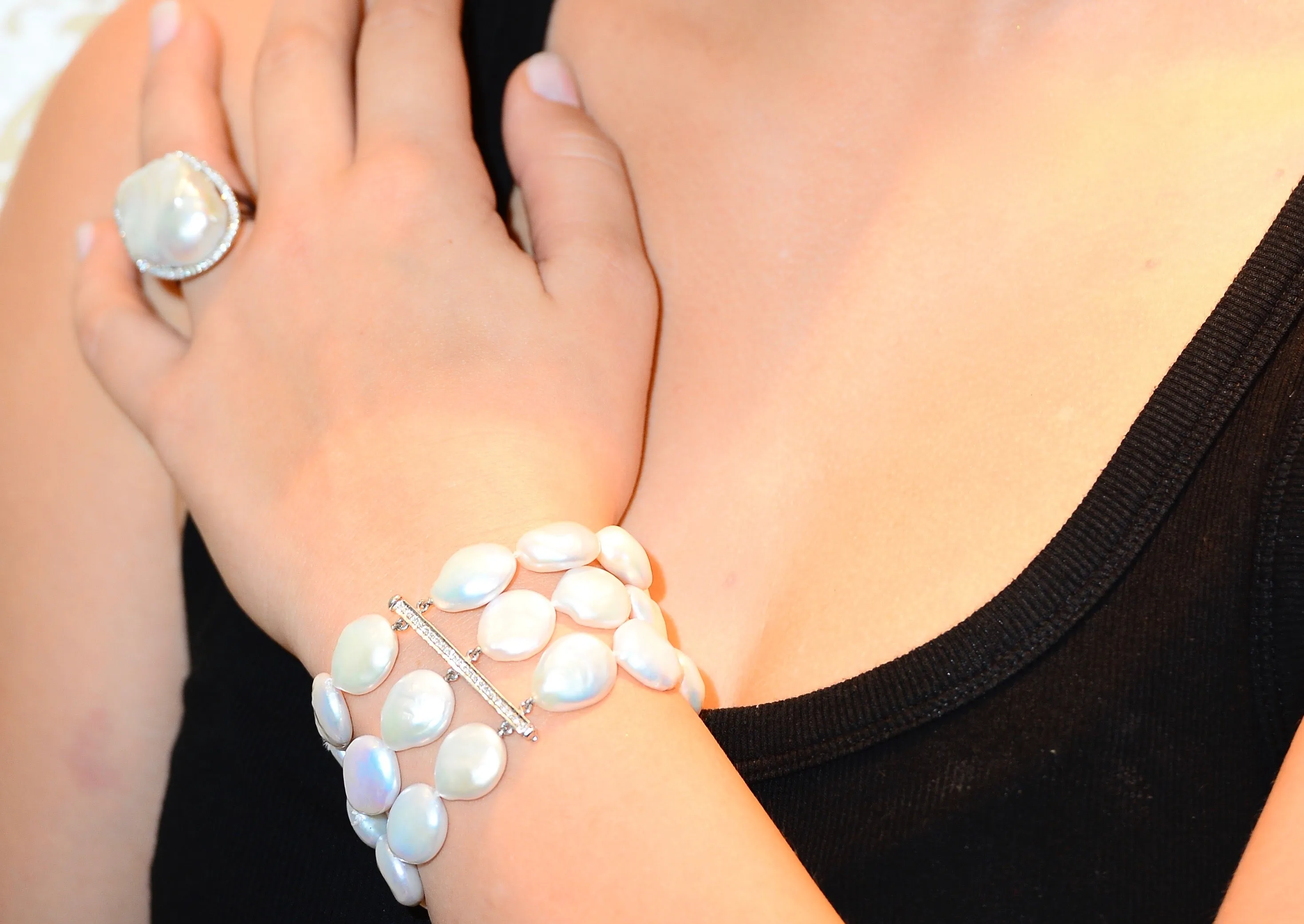 Pearl and diamond bar bracelet