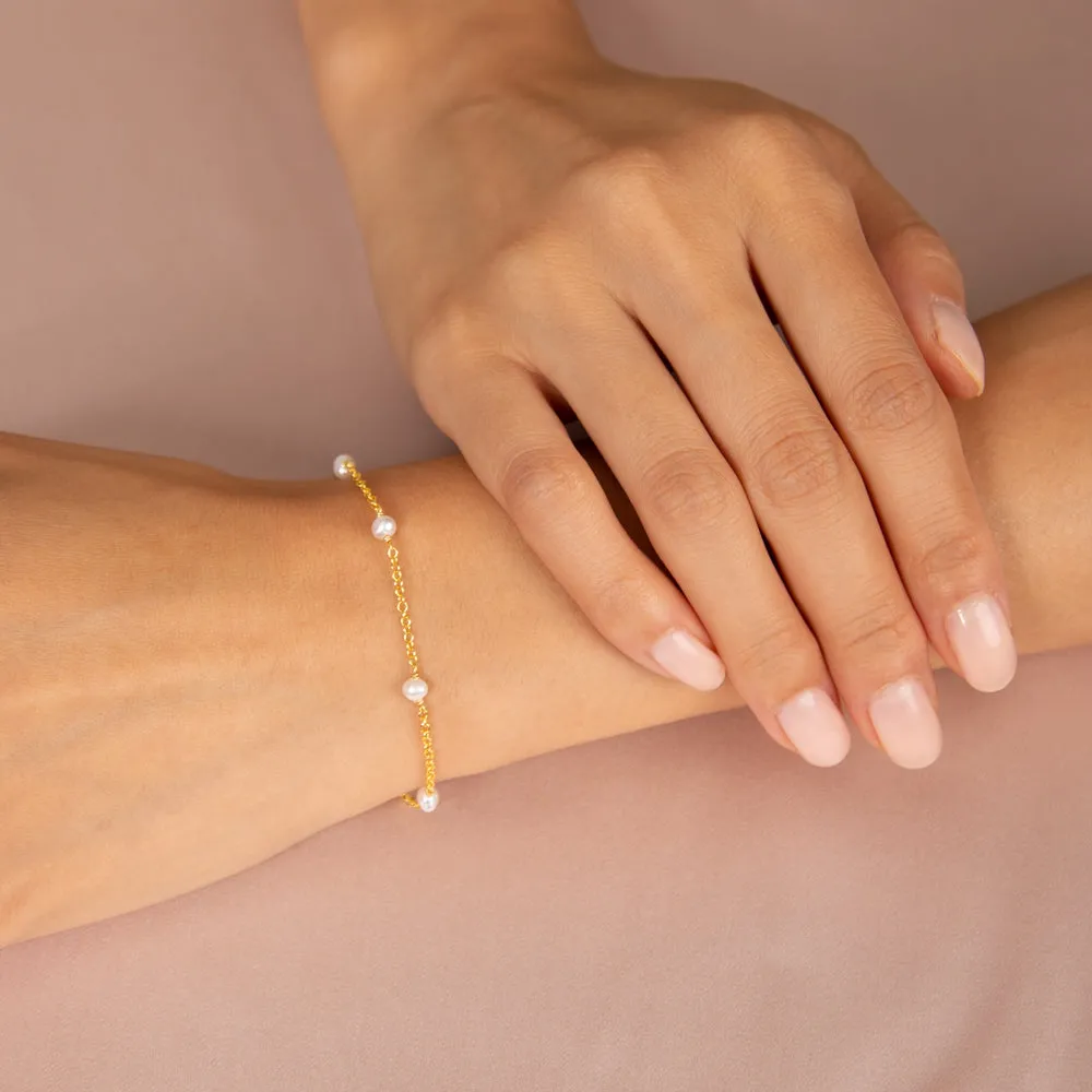 Pearl Embedded Chain Bracelet