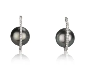 Pearls | Diamond bar earrings with Tahitian pearls