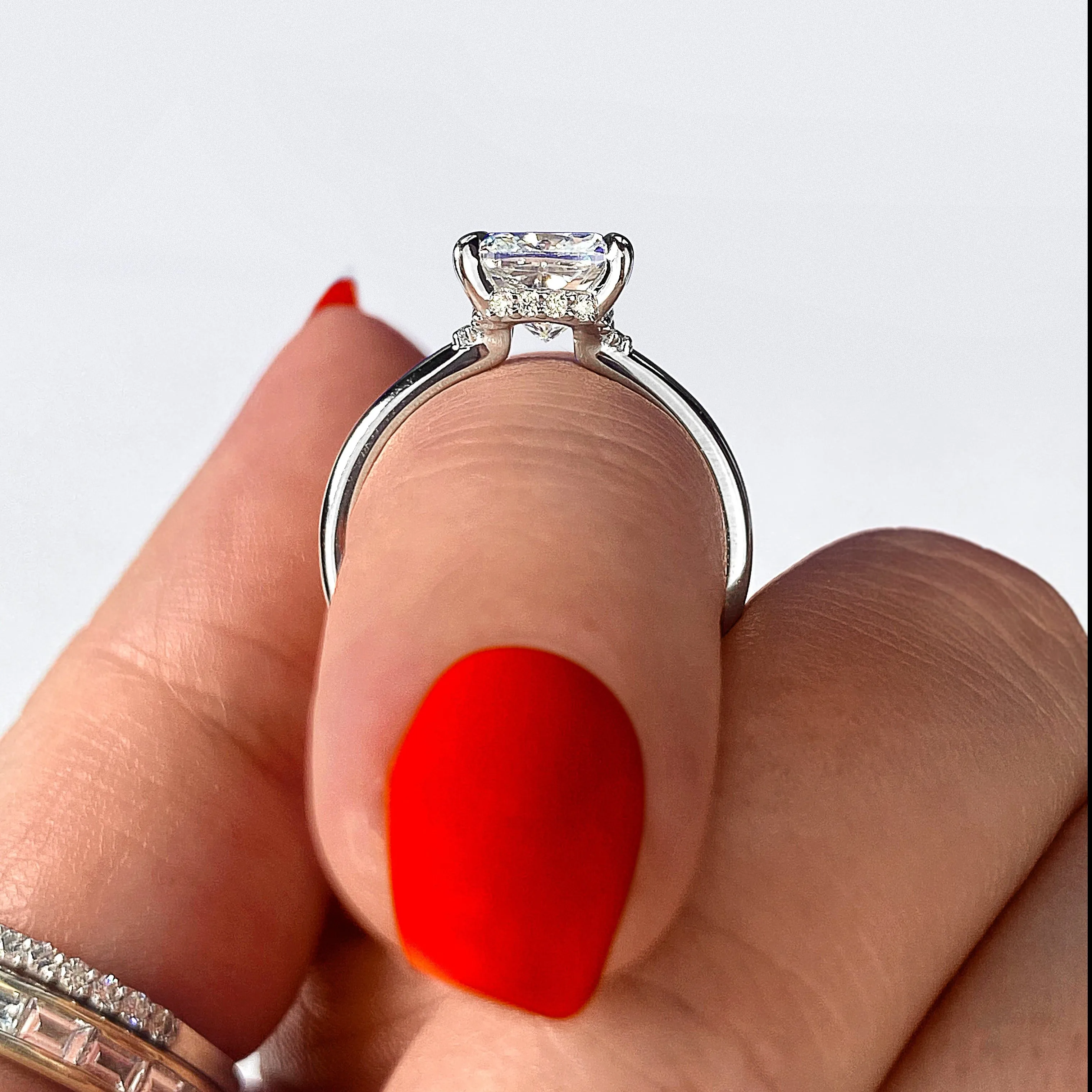 Plunge Hidden Halo | Oval