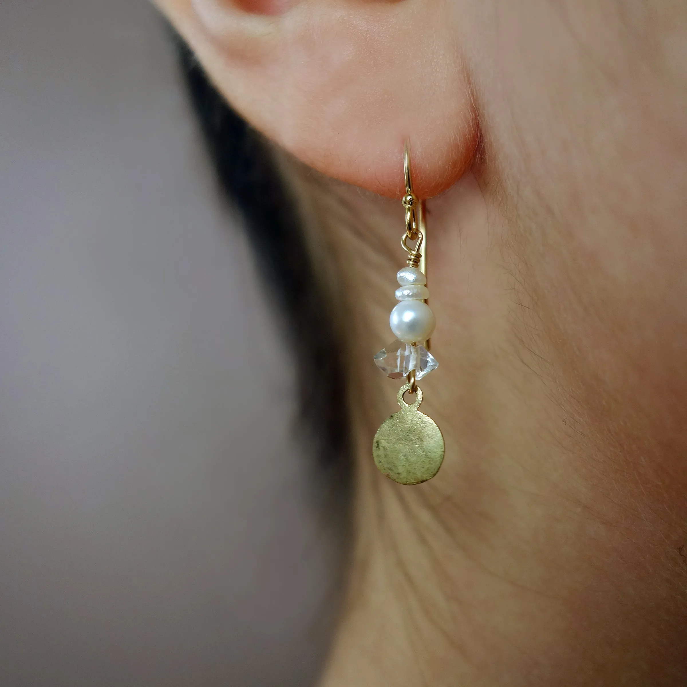 Sweet Aphrodite gold and pearl earring