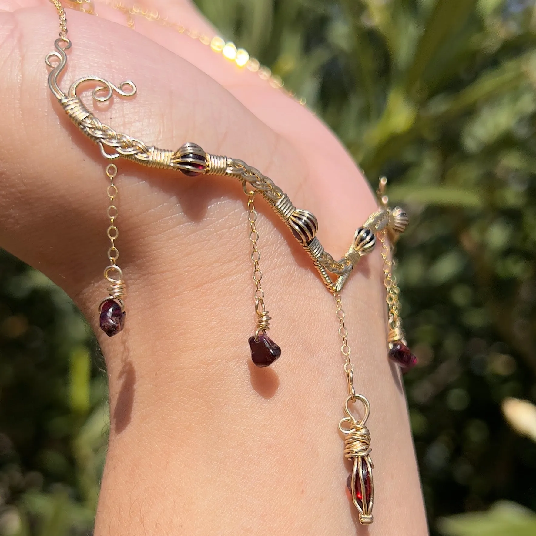 The Eternal Astraea in Garnet 14K Yellow Gold ✵