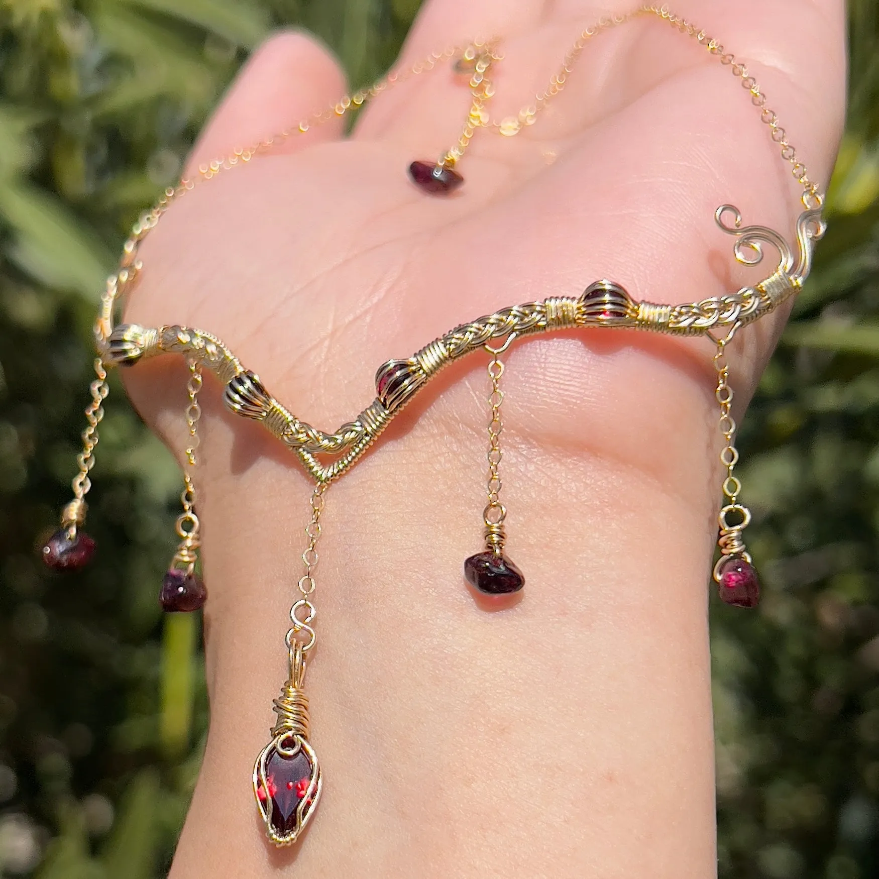 The Eternal Astraea in Garnet 14K Yellow Gold ✵