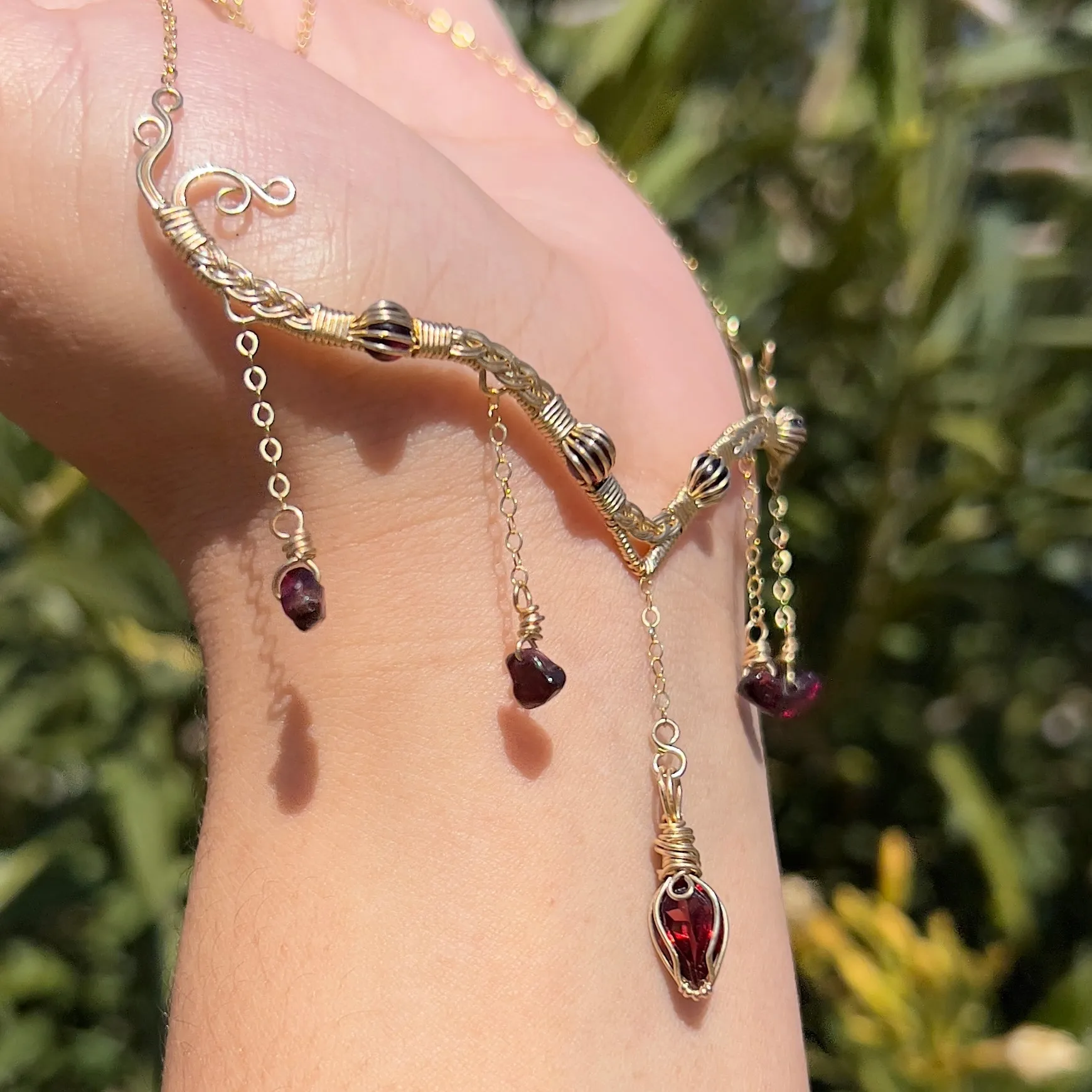 The Eternal Astraea in Garnet 14K Yellow Gold ✵
