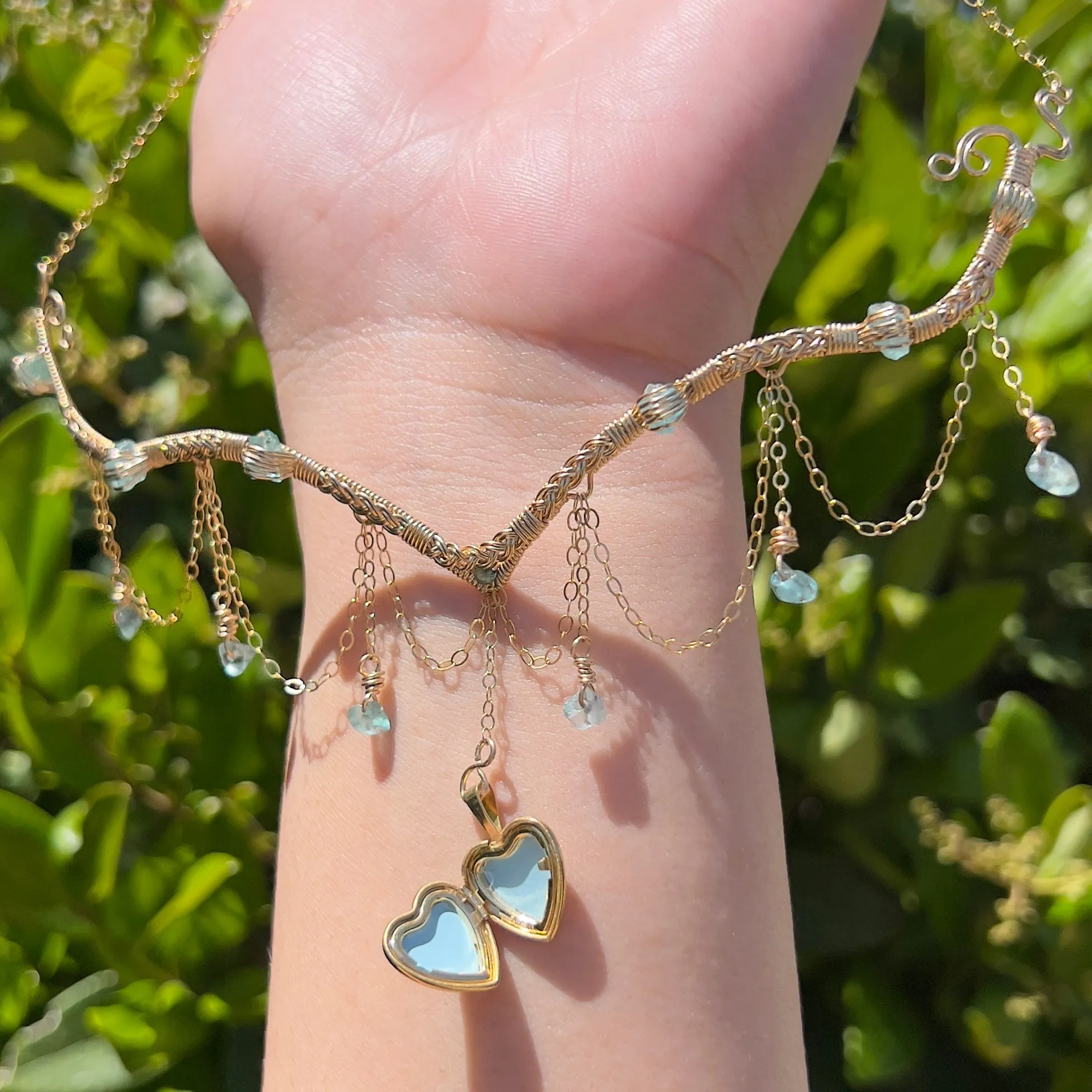 The Eternal Astraea Lovers Locket in Blue Apatite 14K Yellow Gold ✵