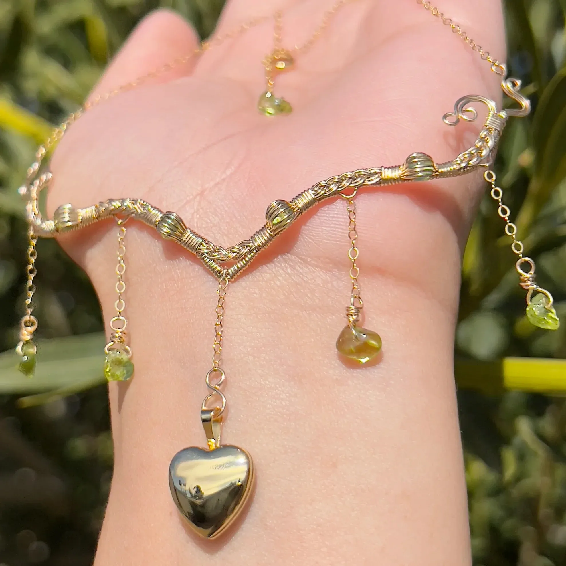 The Eternal Astraea Lovers Locket in Peridot 14K Yellow Gold ✵