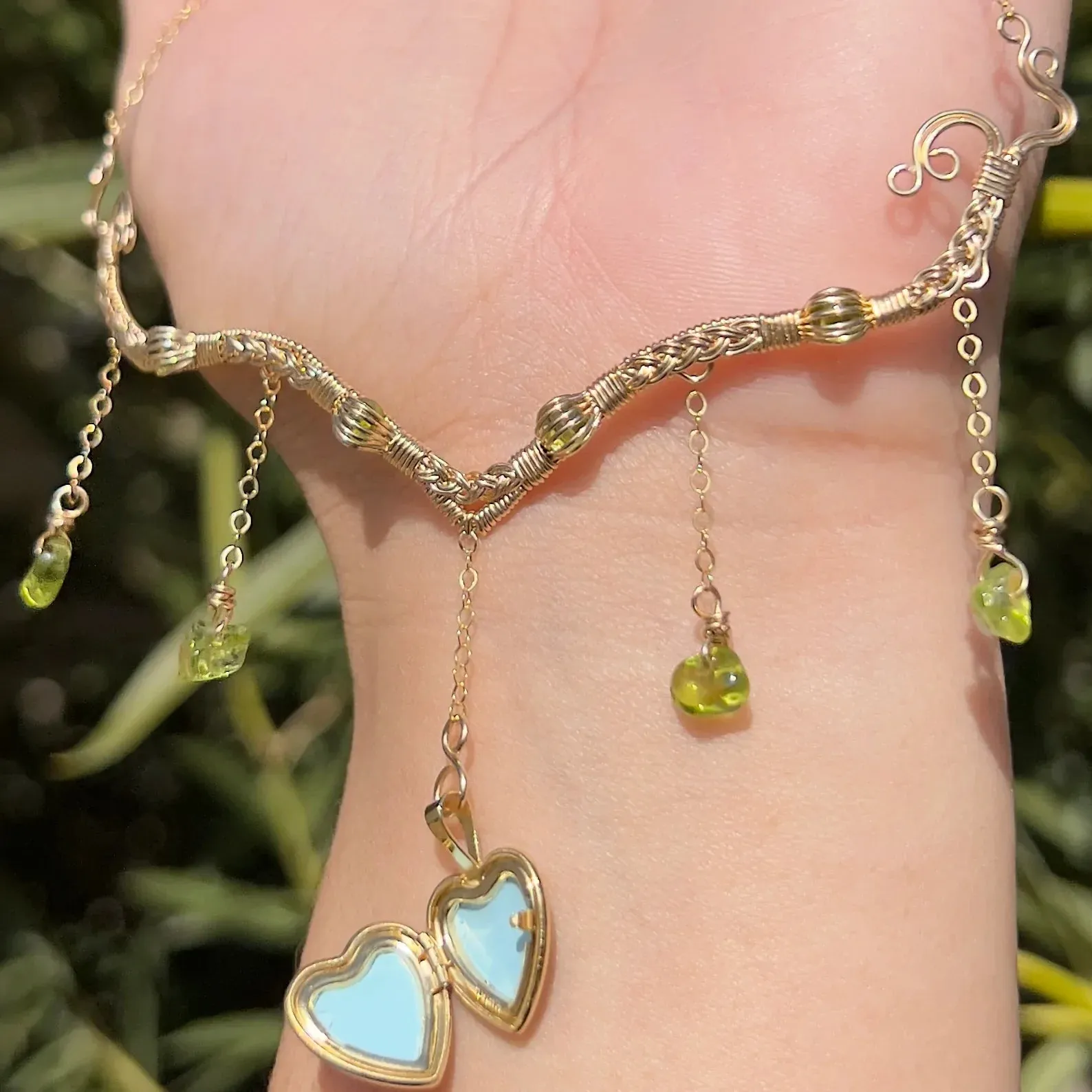 The Eternal Astraea Lovers Locket in Peridot 14K Yellow Gold ✵