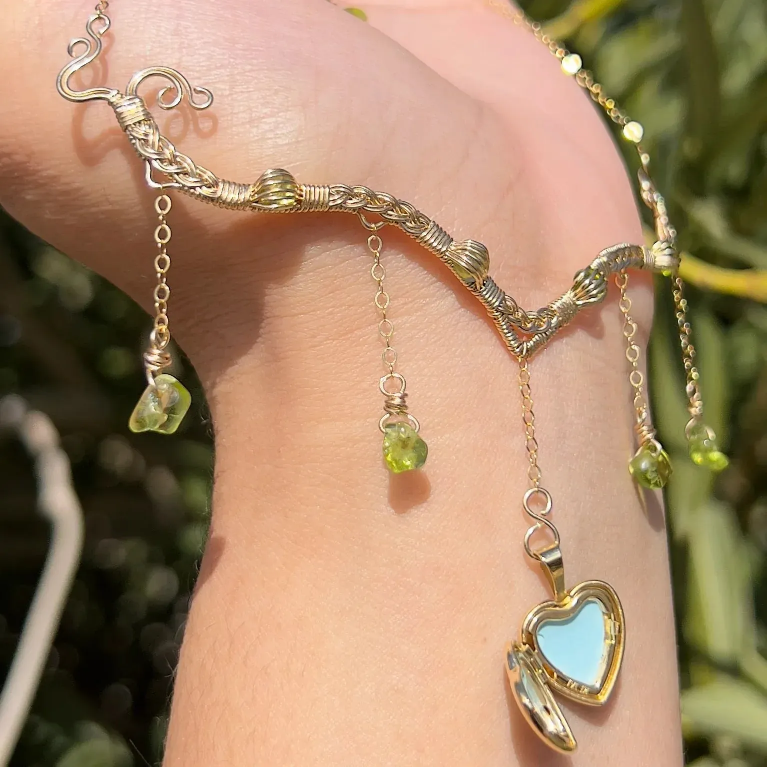The Eternal Astraea Lovers Locket in Peridot 14K Yellow Gold ✵