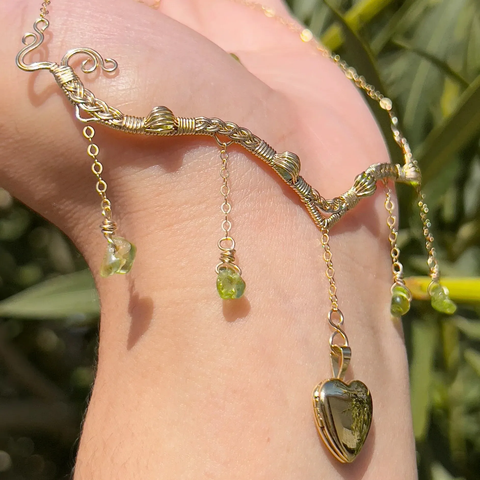The Eternal Astraea Lovers Locket in Peridot 14K Yellow Gold ✵