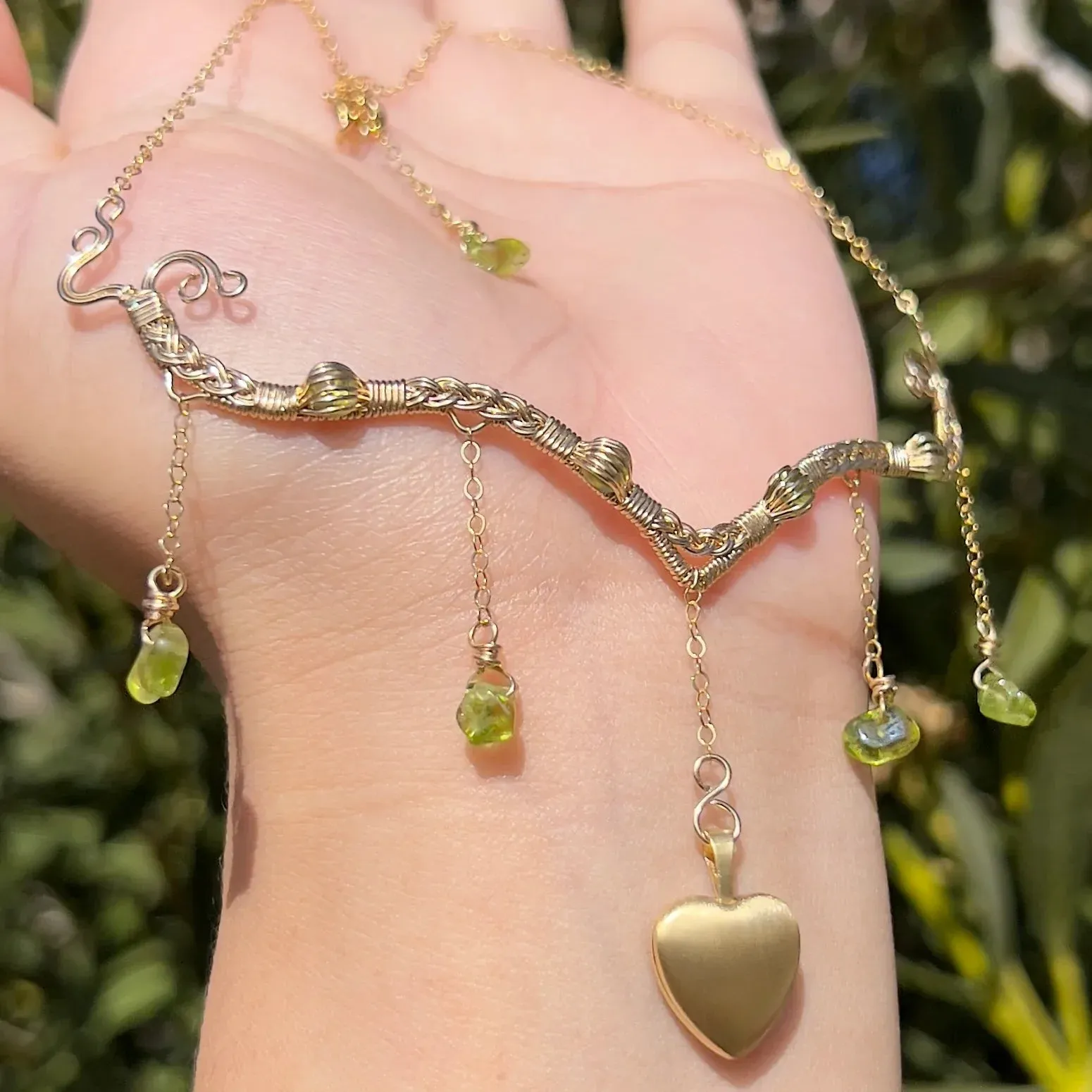 The Eternal Astraea Lovers Locket in Peridot 14K Yellow Gold ✵