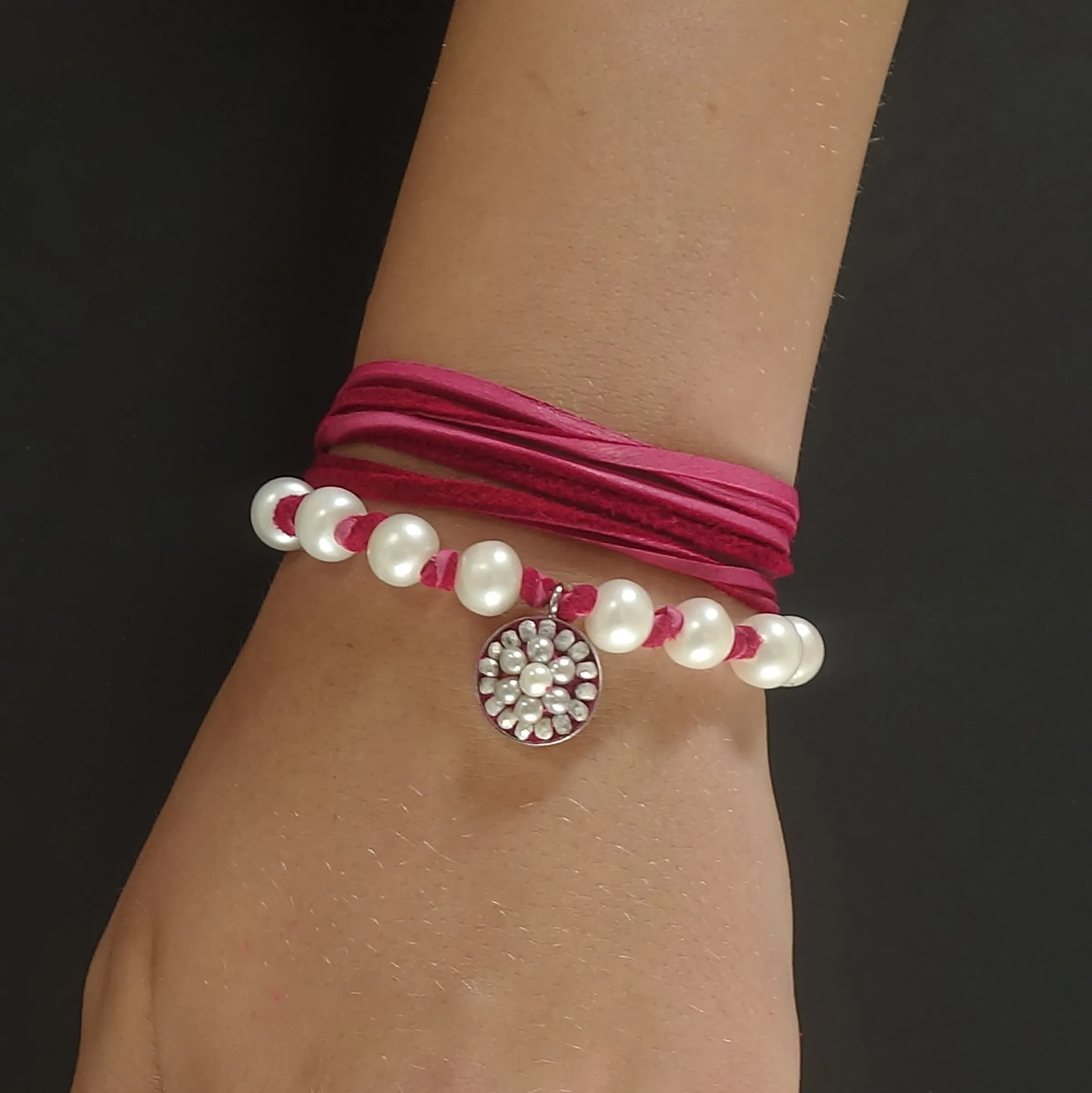 Under the Serious Moonlight pearl mosaic necklace/bracelet