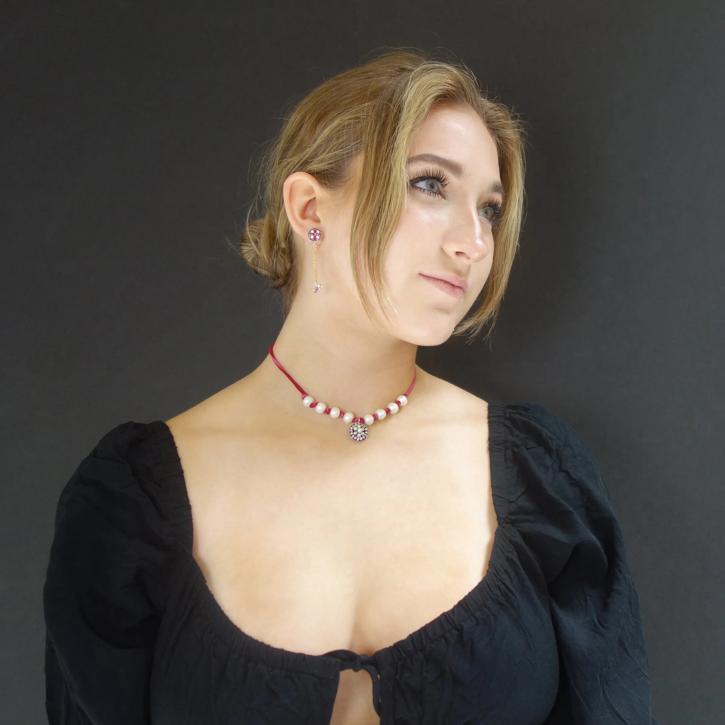 Under the Serious Moonlight pearl mosaic necklace/bracelet