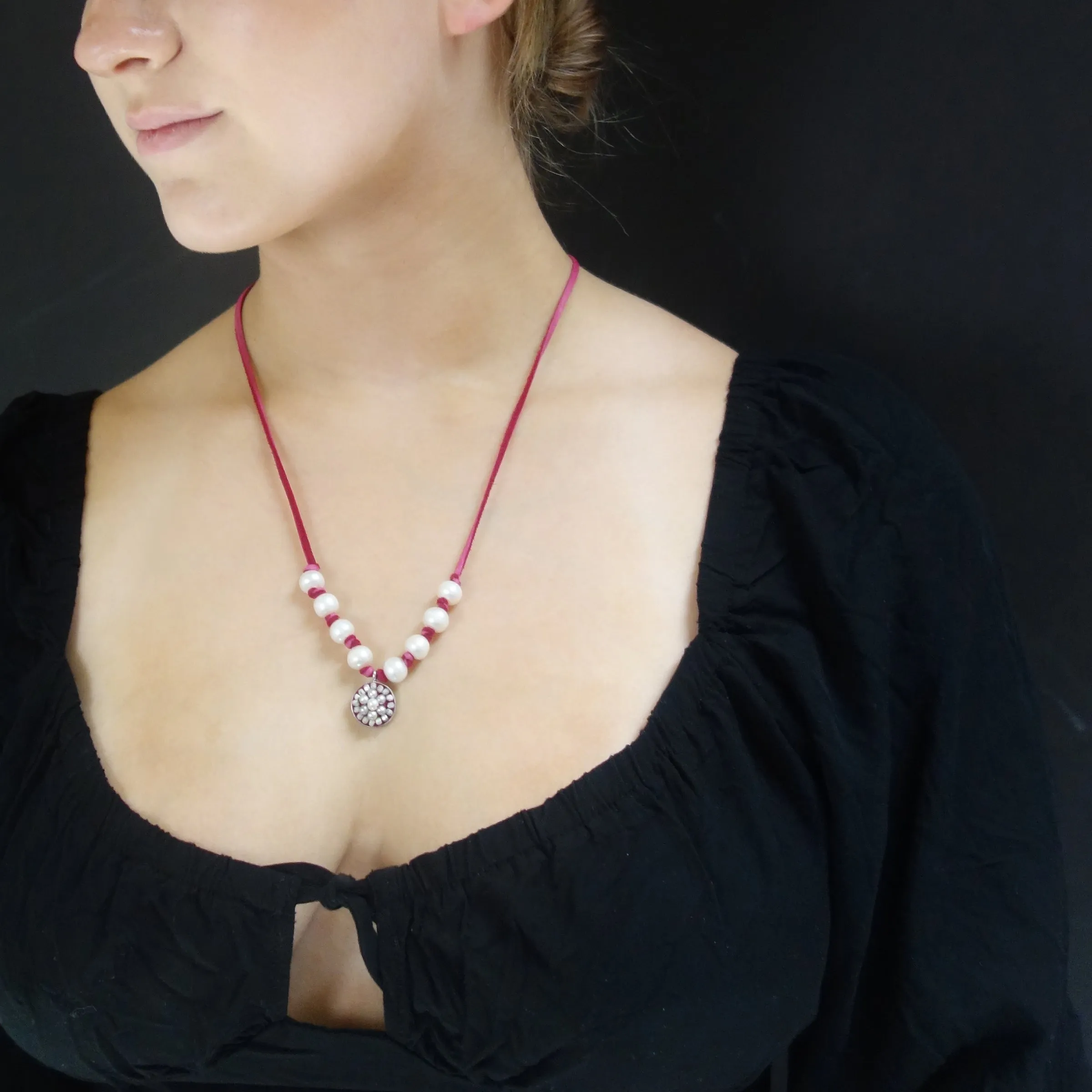 Under the Serious Moonlight pearl mosaic necklace/bracelet