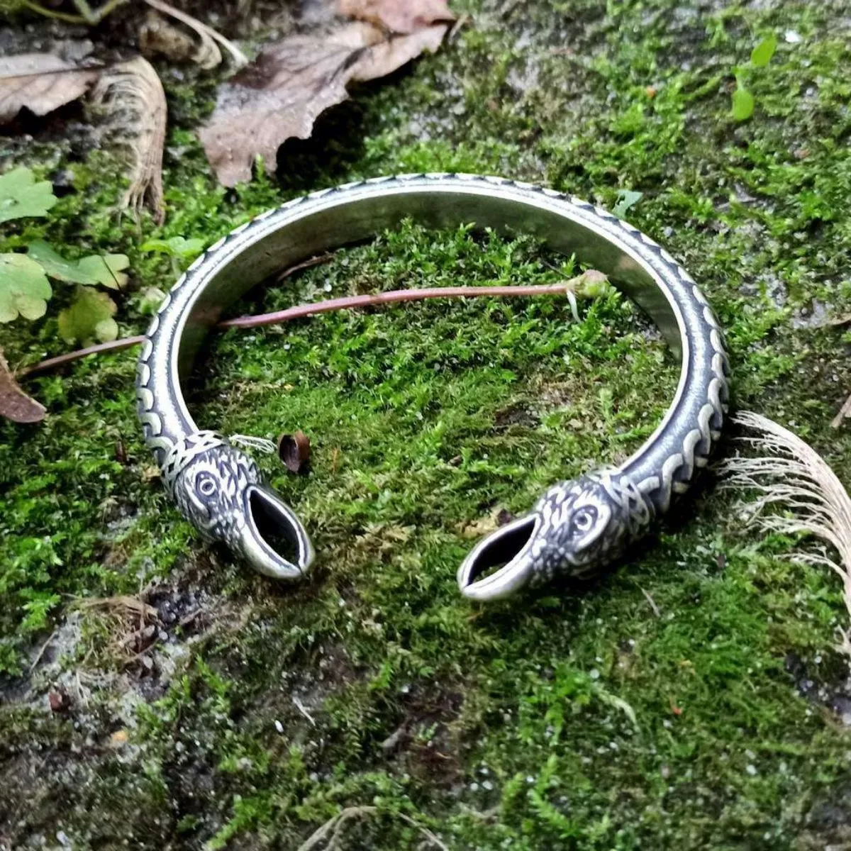 Viking arm ring raven bracelet from bronze