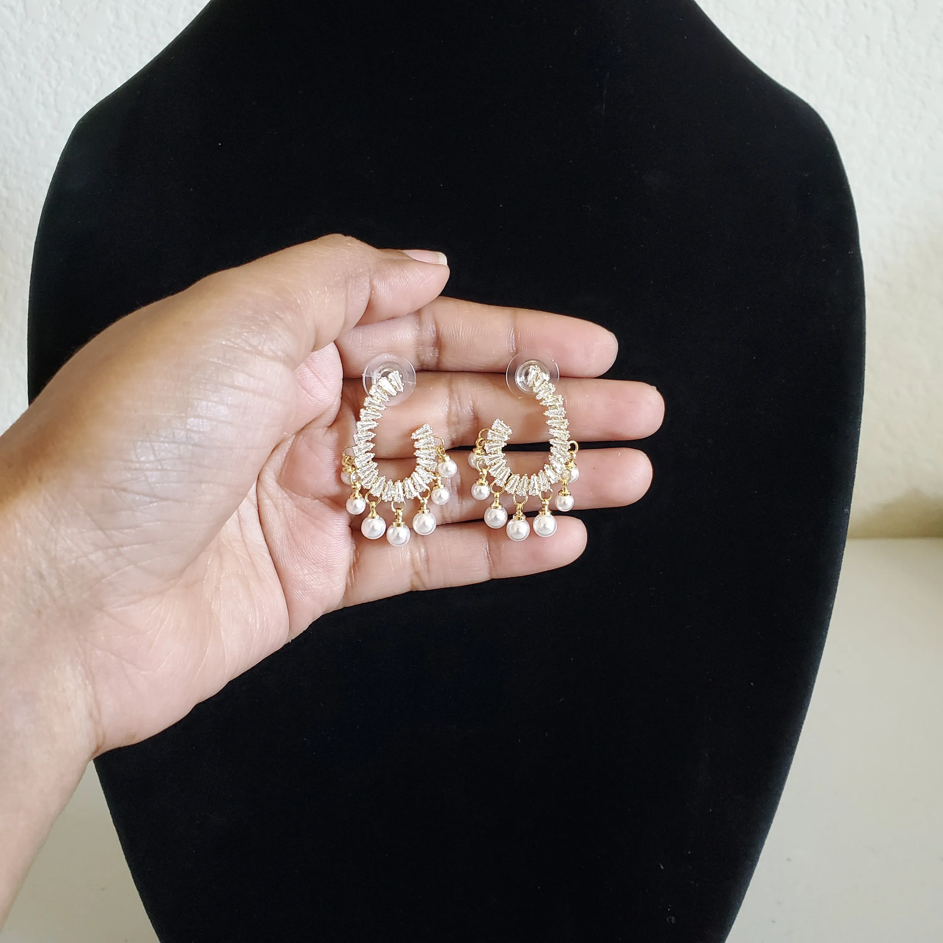 WESTERN PEARL EARRING Box1