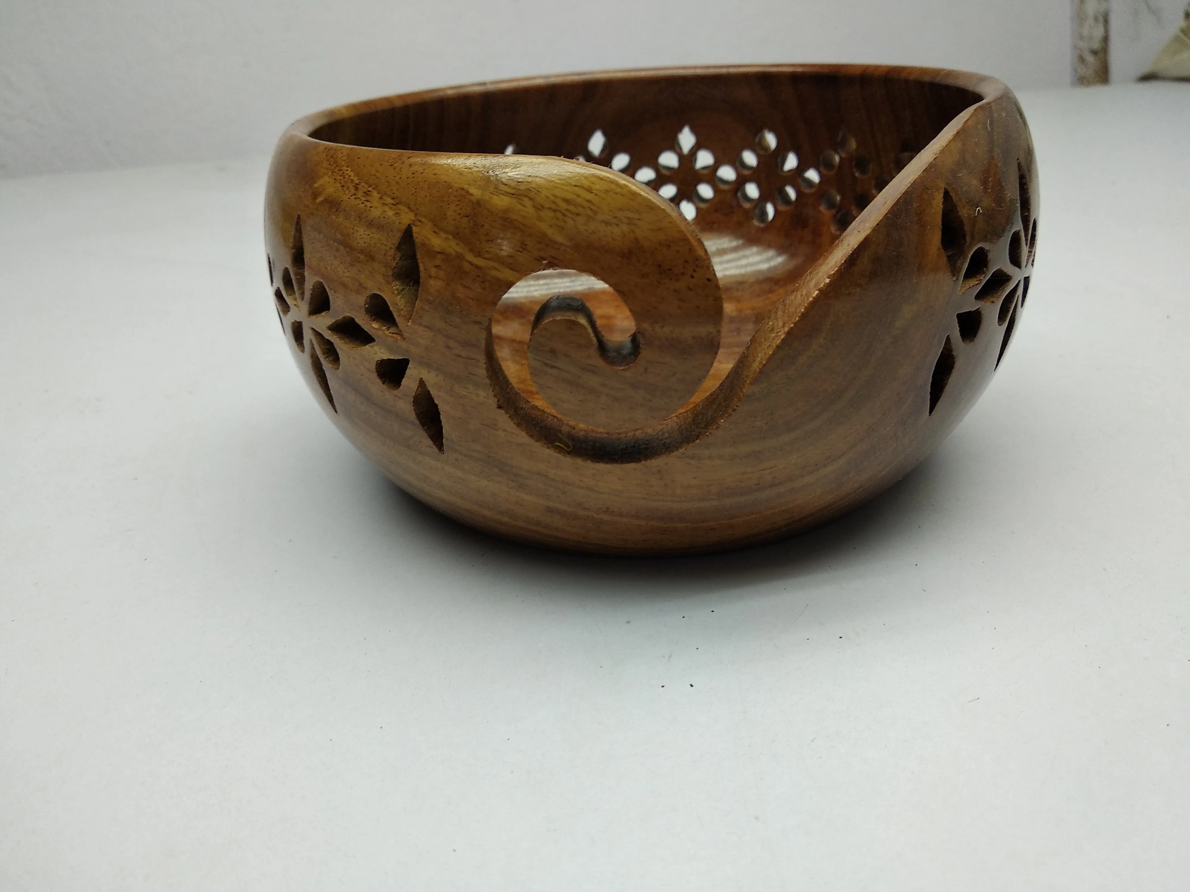 Yarn Bowl Rosewood and Pointed Knitting Needle